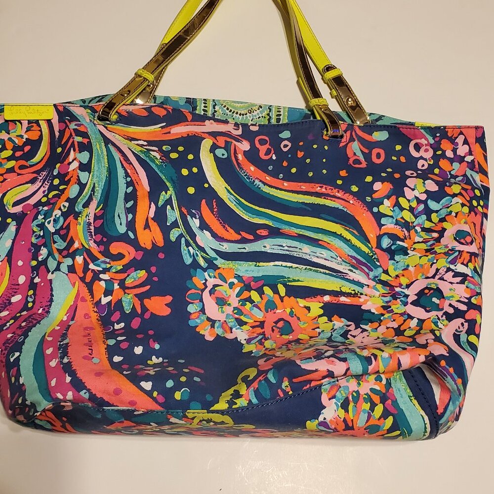Lilly Pulitzer Reversible Beach Tote in Beach Loot & Midnight Cove